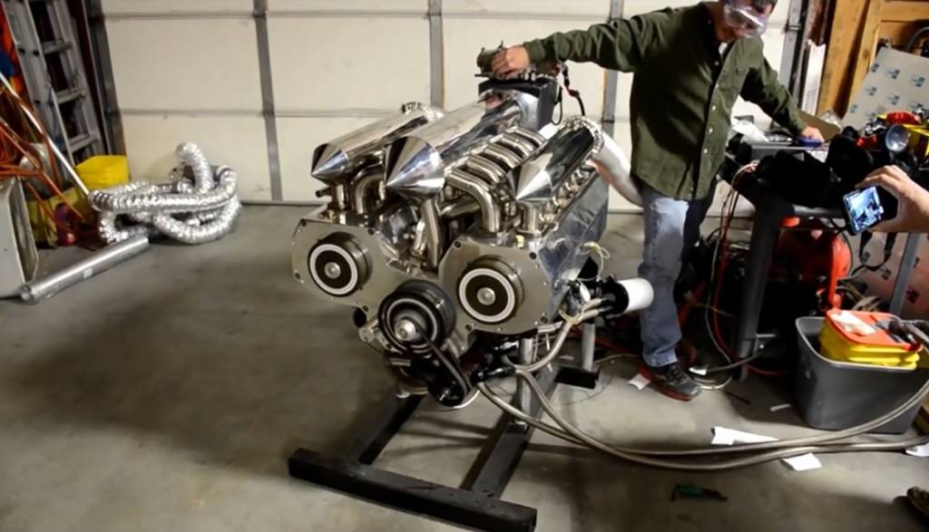 1,400Hp, 15.7L, 12Rotor Wankel Engine that a Powerboat Racer Built In