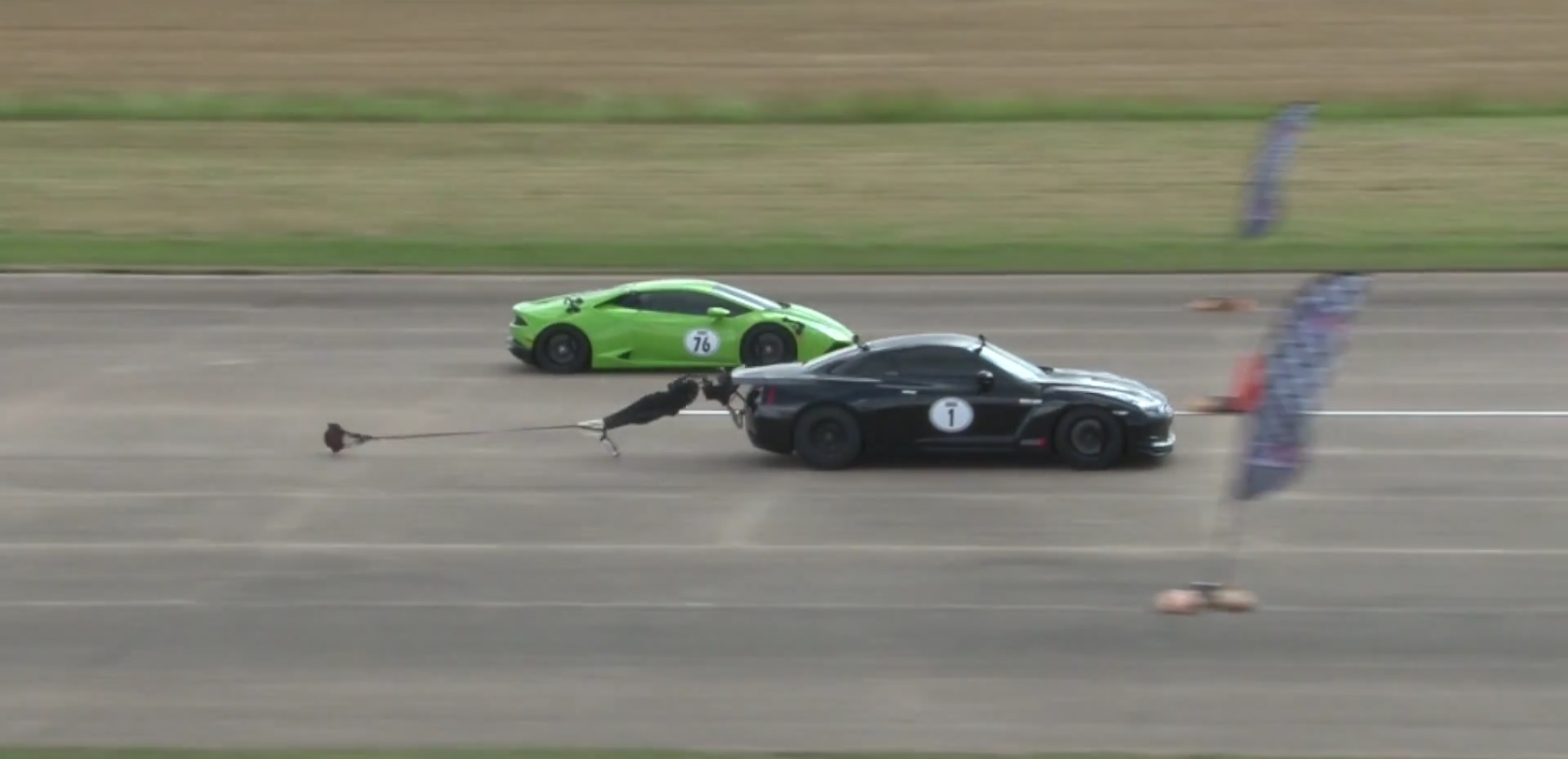 Watch this 2000HP R35 Nissan GT-R beating everybody one the straight
