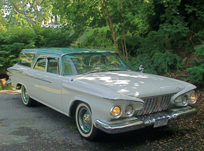 1961Plymouth_34front-650x481