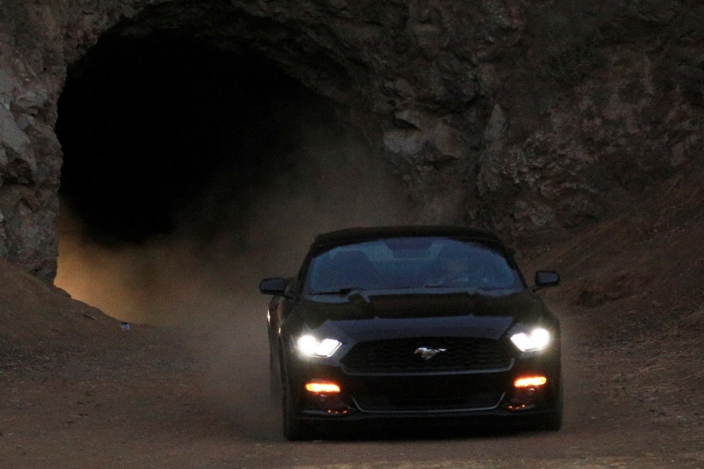 2015-ford-mustang-13batcave