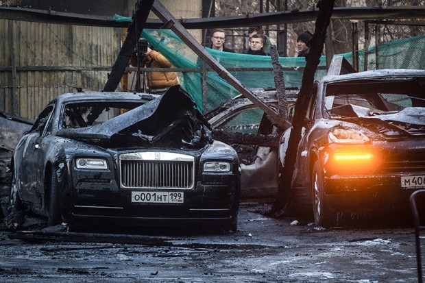 rolls-royces-porsches-and-others-burn-to-the-ground-in-12-car-moscow-fire_4