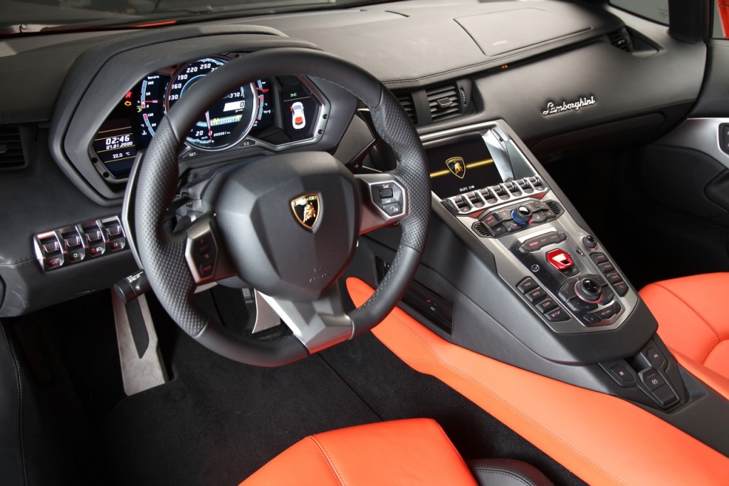 lamborghini-aventador-interior-8