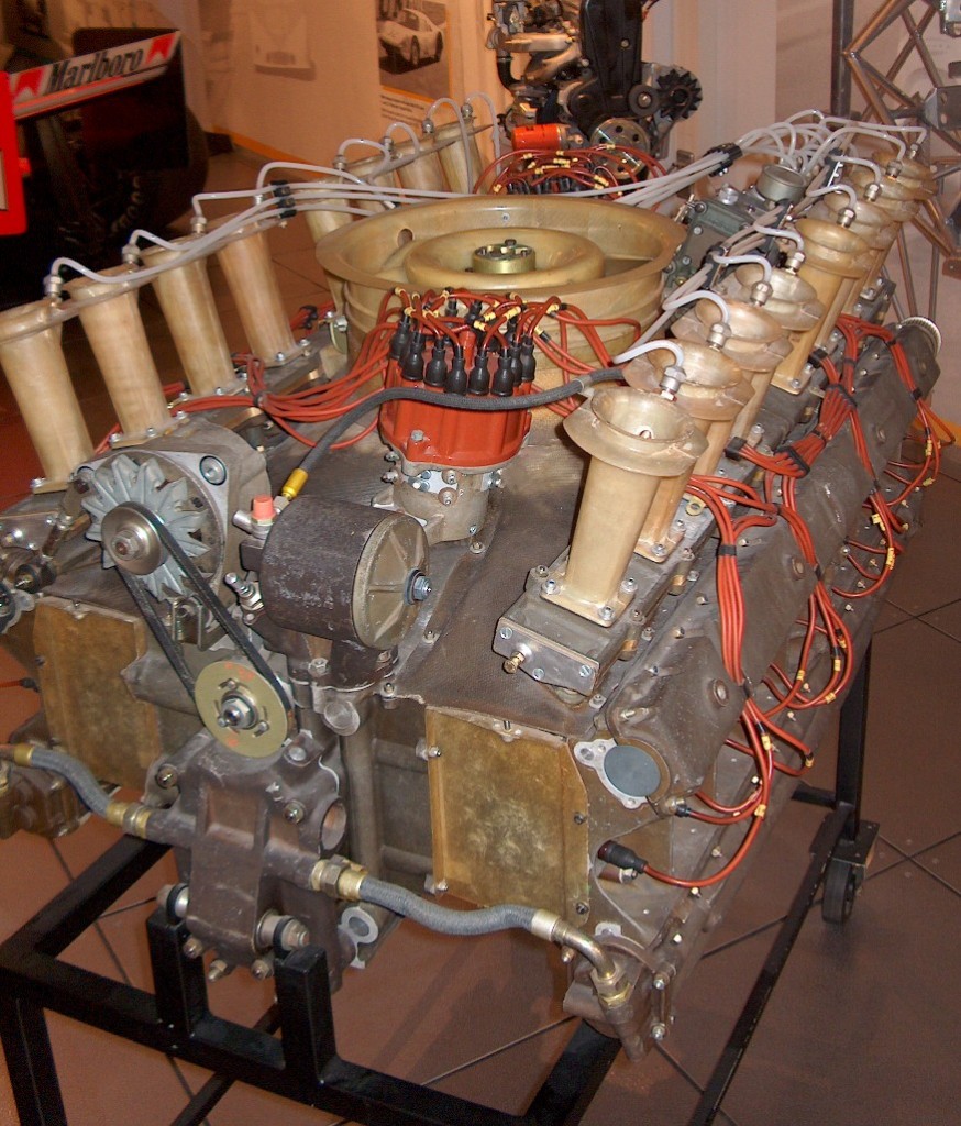 Porsche_16cyl_engine