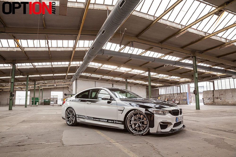 BMW_M4_CARBONFIBER_DYNAMIC_WEB_4