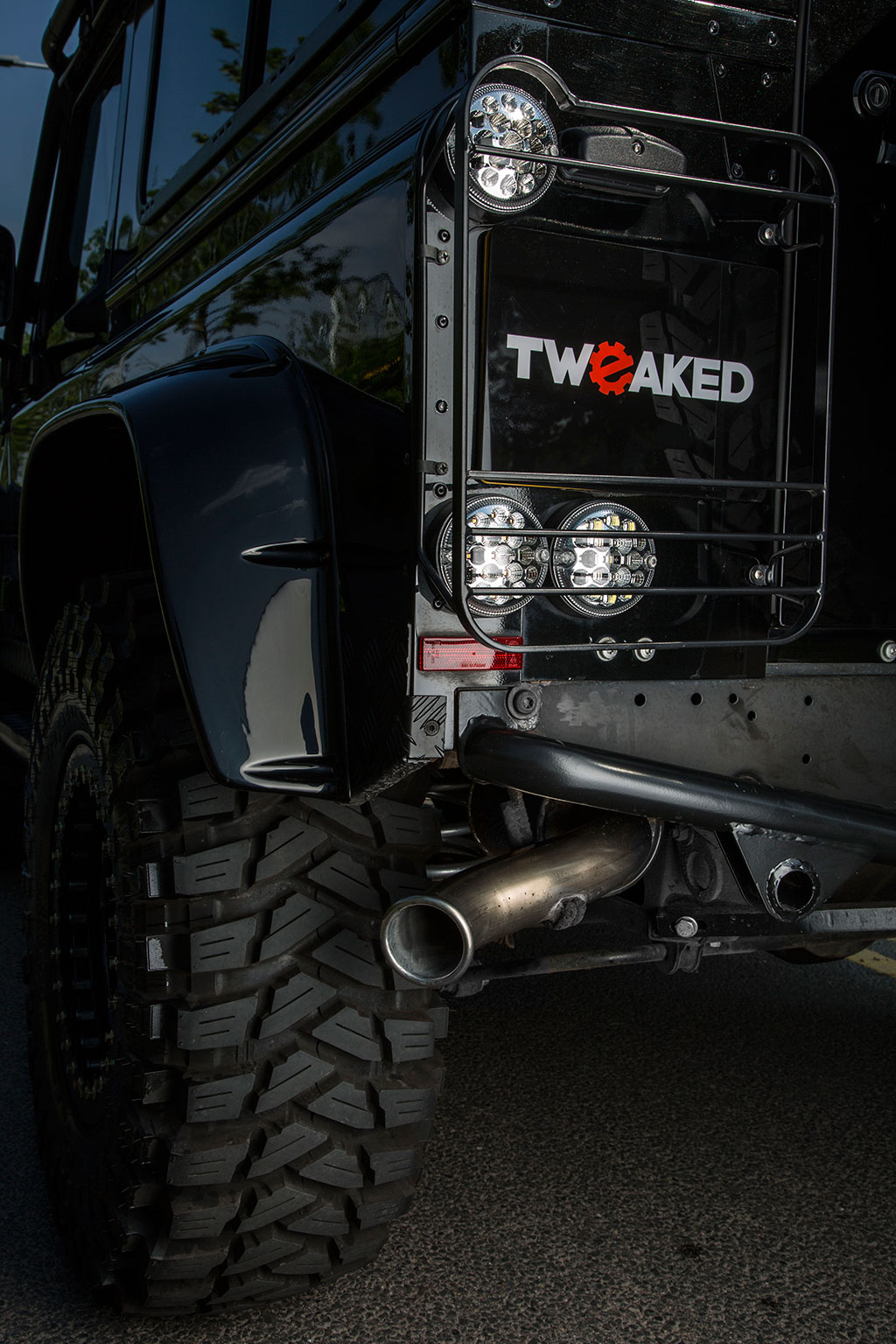 tweaked-land-rover-spectre-5